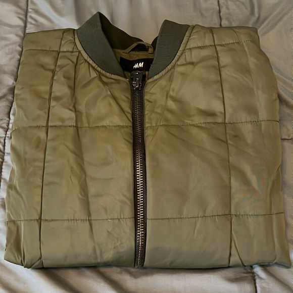 H&M Army Green Puffy Bomber Jacket Size Medium - Picture 1 of 10
